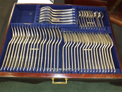 Lot 100 - A canteen of silver plated cutlery