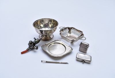 Lot 11 - A small collection of silver