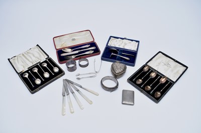 Lot 21 - A small collection of silver