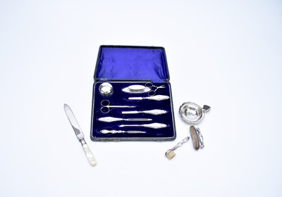 Lot 50 - A small collection of silver