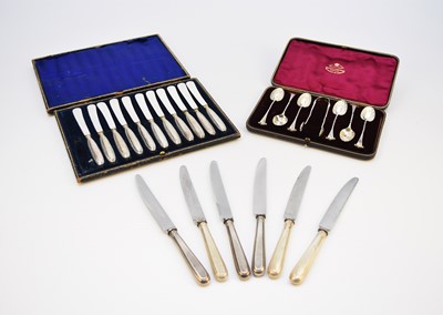 Lot 2 - A small collection of silver