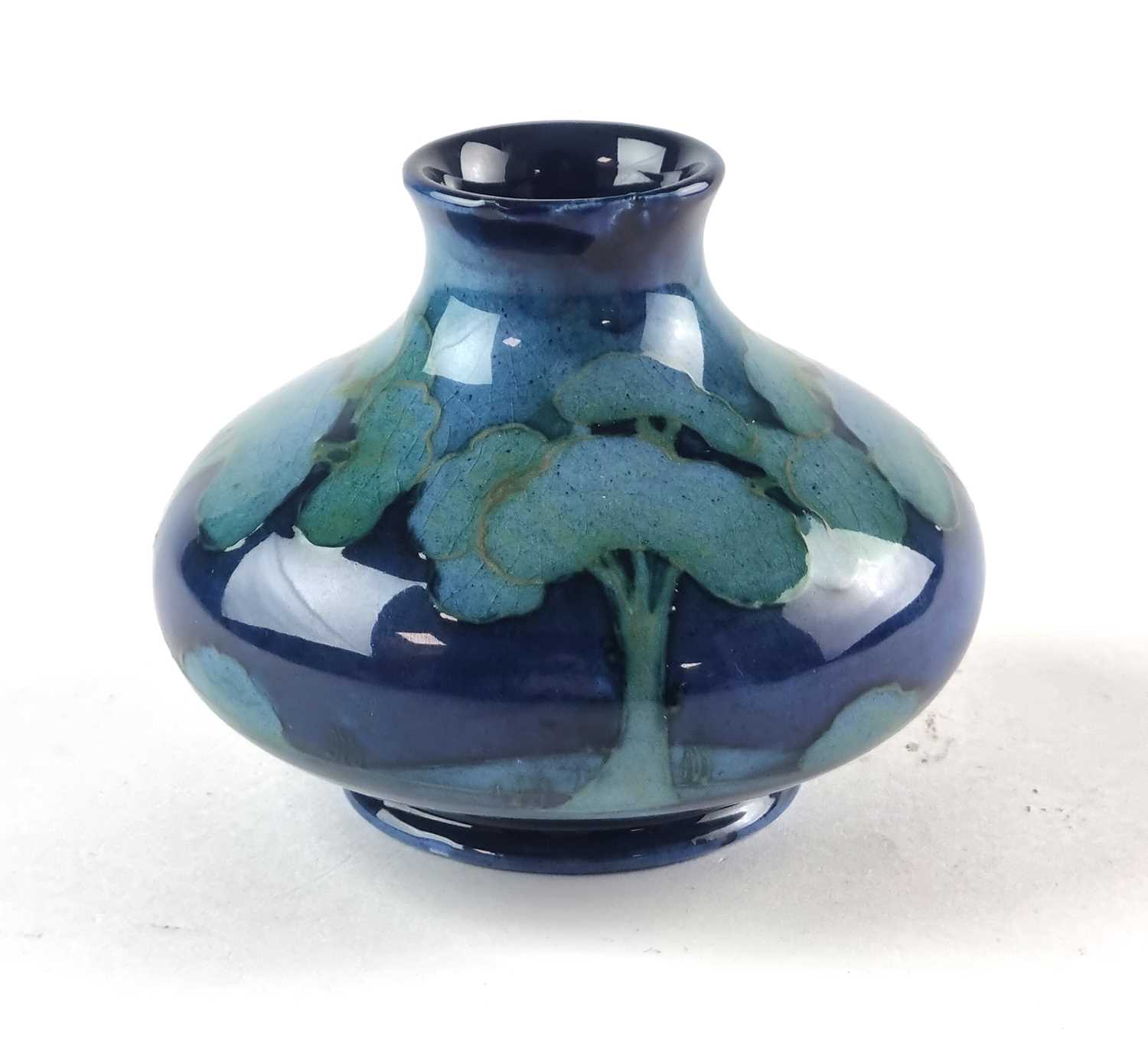 Lot Moorcroft 'Moonlit Blue' vase