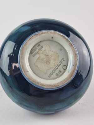 Lot Moorcroft 'Moonlit Blue' vase
