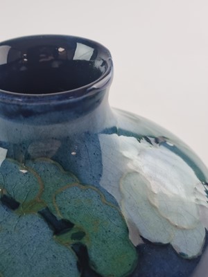 Lot Moorcroft 'Moonlit Blue' vase