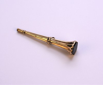 Lot 46 - A yellow metal mounted bloodstone set fob