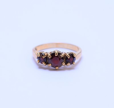 Lot 59 - A 9ct gold three stone graduated garnet ring