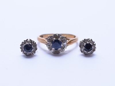 Lot 76 - A small collection of jewellery