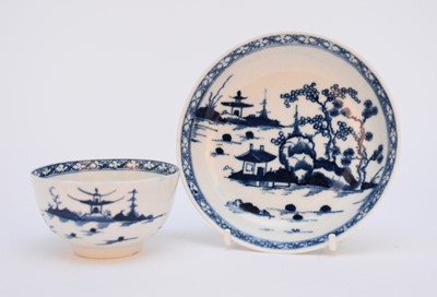 Lot 13 - Worcester 'Cannonball' tea bowl and saucer, circa 1765-70