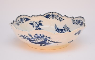 Lot 20 - Caughley 'Pine Cone' salad bowl or junket dish, circa 1785