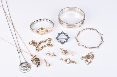 Lot 276 - A small collection of jewellery
