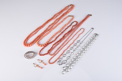 Lot 294 - A small collection of jewellery