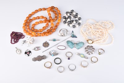 Lot 299 - A small collection of silver jewellery and costume jewellery