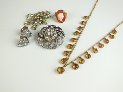Lot 248 - A small collection of jewellery