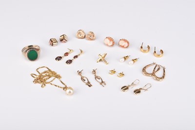 Lot 223 - A small collection of jewellery