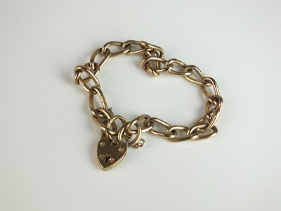 Lot 280 - A 9ct gold curb link bracelet