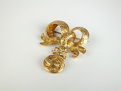 Lot 266 - A Victorian mourning brooch