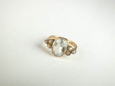 Lot 319 - An early 20th century aquamarine and seed pearl ring