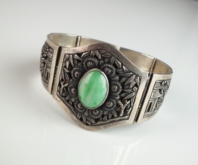Lot 261 - A Chinese white metal jade set bracelet