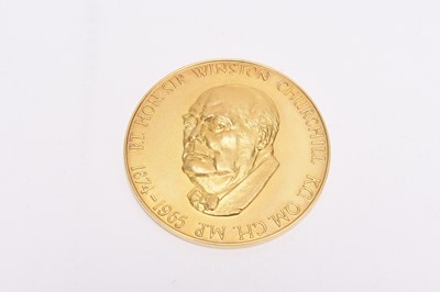 Lot 296 - 22ct gold Winston Churchill medallion in fitted case