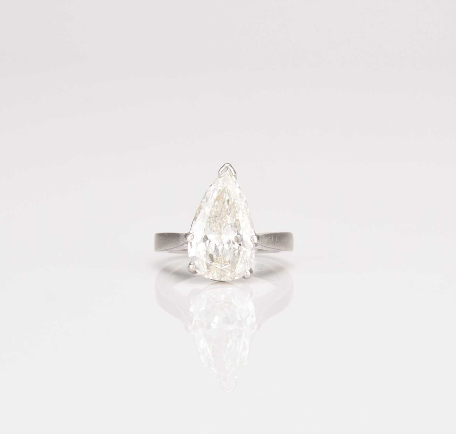 214 - A platinum single stone pear cut diamond ring