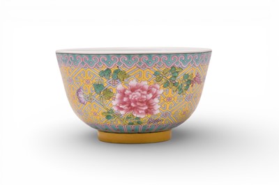 Lot A rare Chinese falangcai yellow ground bowl, Kangxi