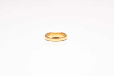 Lot 283 - A 22ct gold wedding band