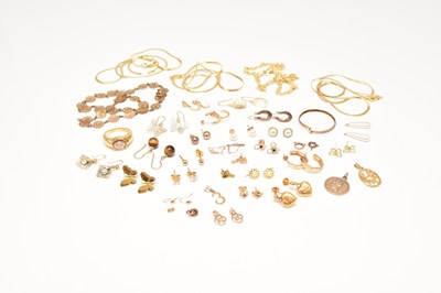Lot 205 - A collection of various gold and yellow metal earrings and costume jewellery