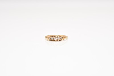 Lot 190 - An early 20th century five stone graduated diamond ring