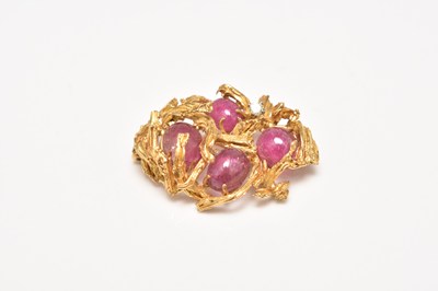 Lot 180 - A pink tourmaline and diamond brooch