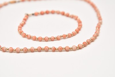 Lot 172 - A coral bead necklace and bracelet