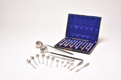 Lot 44 - A small collection of silver