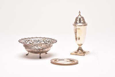 Lot 59 - A small collection of silver