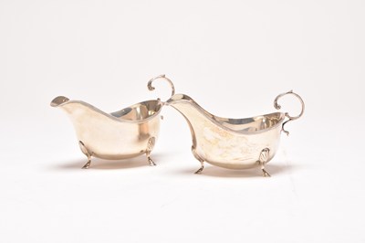 Lot 5 - A pair of silver sauce boats