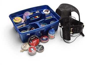 Lot 206 - .22 Airgun pellets and a small quantity of folding knives