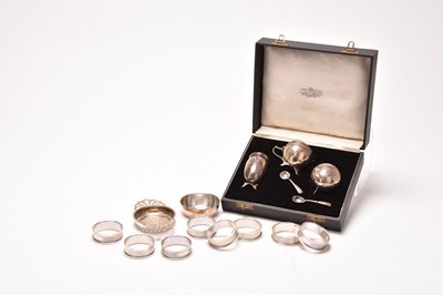Lot 90 - A small collection of silver