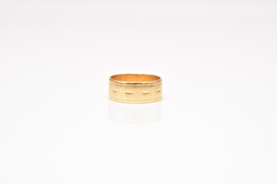 Lot 158 - An 18ct gold wedding band