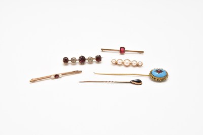 Lot 282 - Four brooches and two stick pins