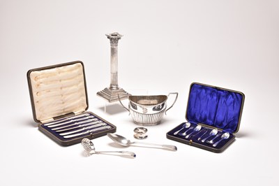 Lot 84 - A small collection of silver