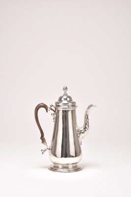 Lot 94 - A George III silver coffee pot