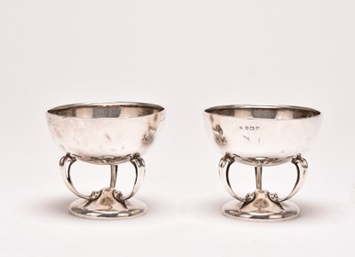 Lot 105 - A pair of silver bon bon dishes