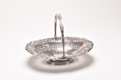 Lot 85 - An early 20th century silver bread basket