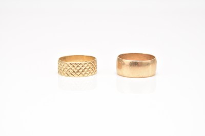 Lot 259 - Two 9ct gold wedding bands