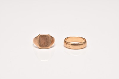 Lot 267 - Two 9ct gold rings