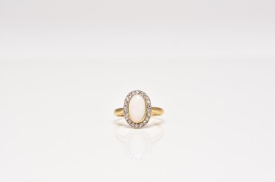 Lot 117 - An early 20th century opal and diamond cluster ring