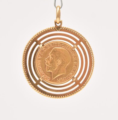 Lot 210 - A sovereign set pendant