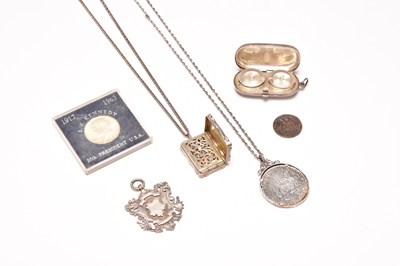 Lot 81 - A small collection of silver