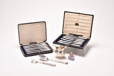 Lot 106 - A small collection of silver