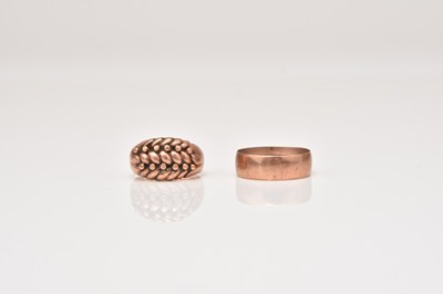 Lot 273 - Two 9ct gold rings