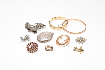 Lot 191 - A small collection of jewellery and costume jewellery