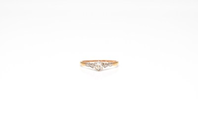 Lot 277 - A single stone diamond ring